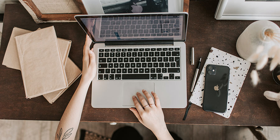 Wie du einen Praktikumsbericht schreibst: Schritt-für-Schritt-Erklärung